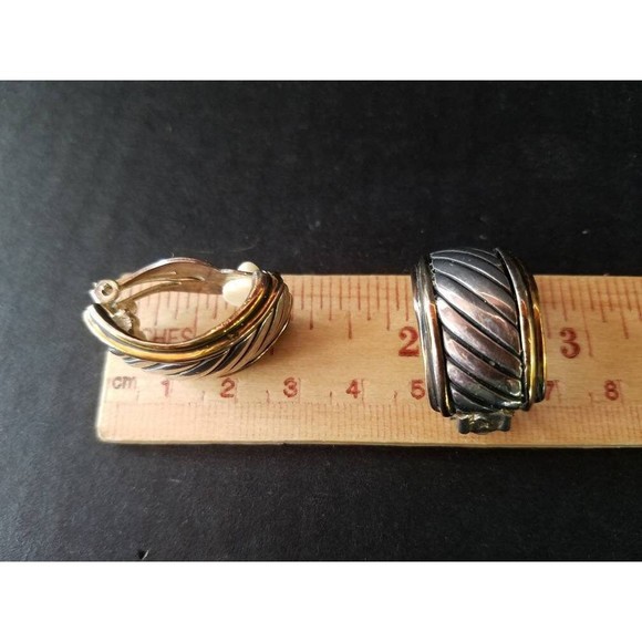 Two Toned Twisted Ribbed Clip-on Earrings - Picture 7 of 10